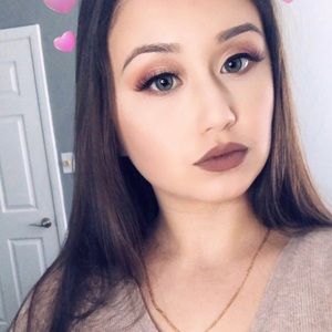 Meet your Posher, Celia